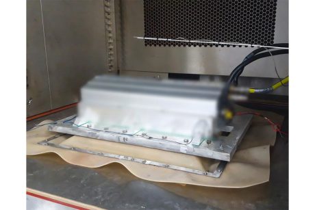 Test wibracyjny w komorze klimatycznej